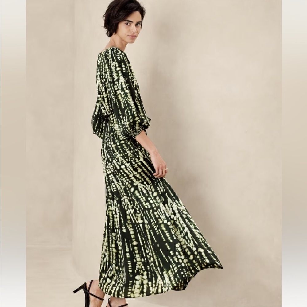 BANANA REPUBLIC BLOUSON
MAXI DRESS
